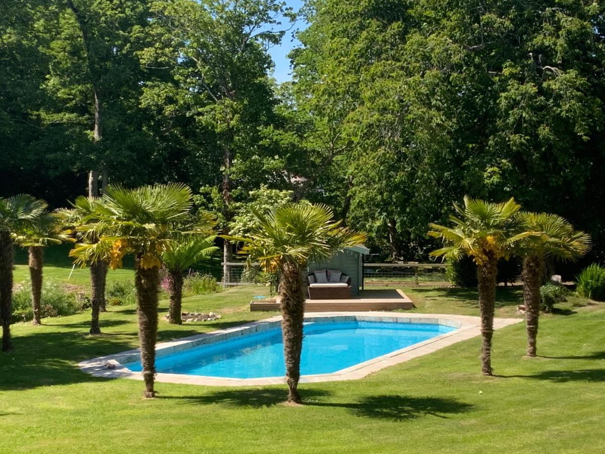 Red River Stables - Peaceful, Beautiful Grounds, Swimming Pool, Central Location For West Cornwall 캠본 외부 사진