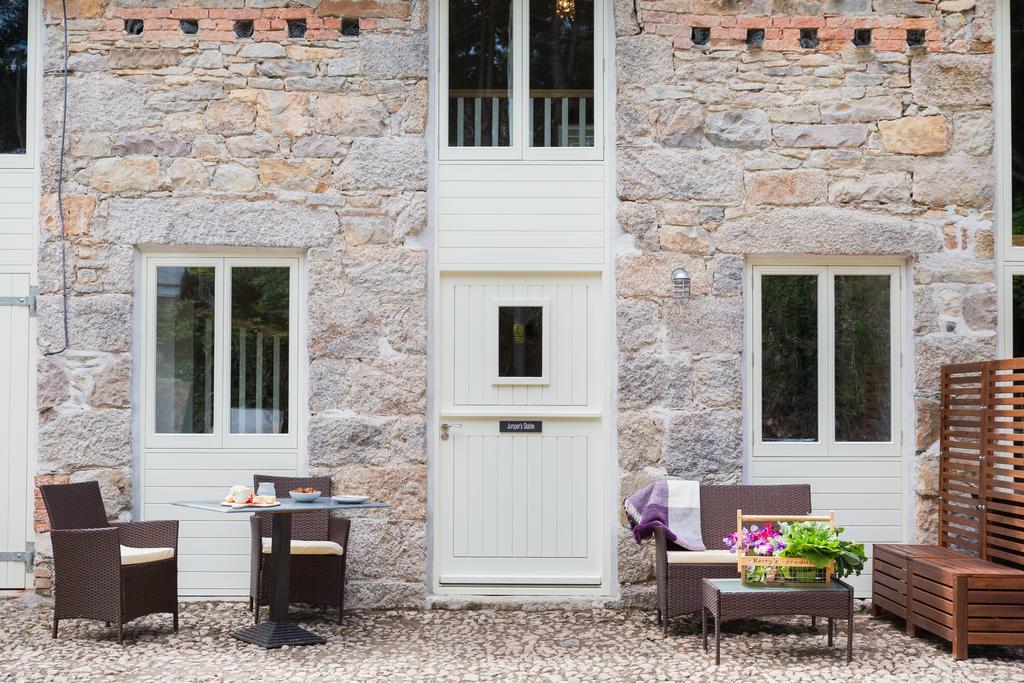 Red River Stables - Peaceful, Beautiful Grounds, Swimming Pool, Central Location For West Cornwall 캠본 외부 사진